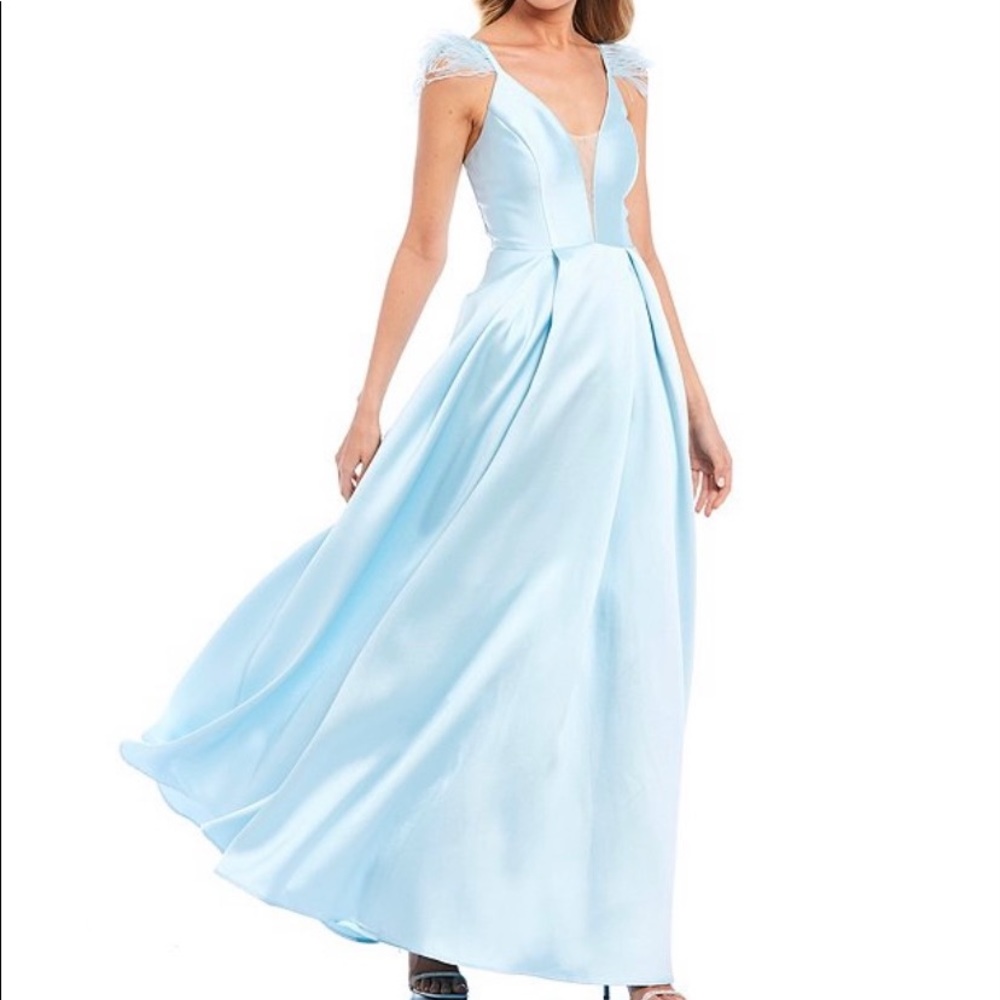 🤩Junior feather straps gown by speechless